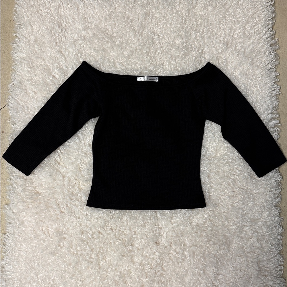Black 3/4 Sleeve Crop Top